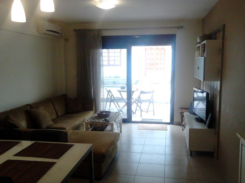 Luxury Apartment By The Beach Néa Péramos Εξωτερικό φωτογραφία